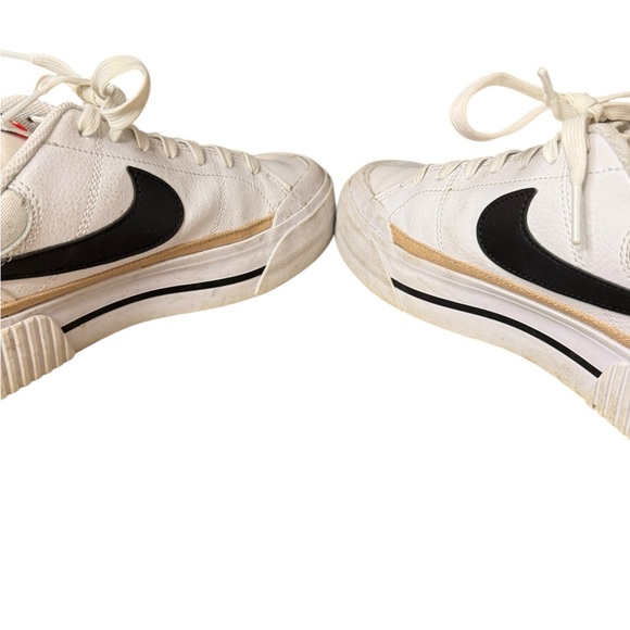 Nike Women's Sneakers in White and Black - Picture 5 of 8